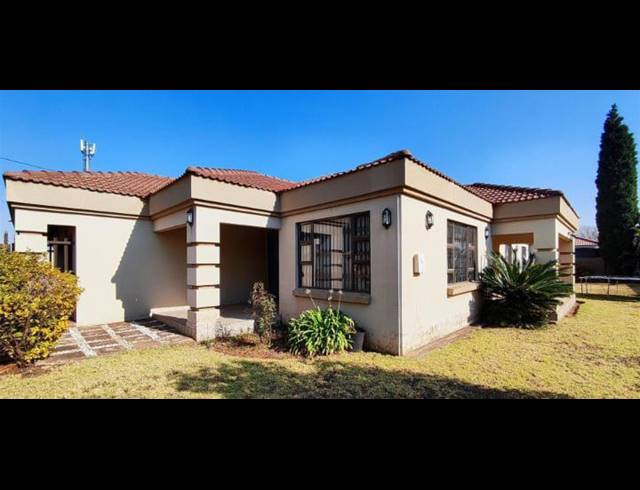 4 BEDROOM HOUSE FOR SALE IN DAWN PARK EXT